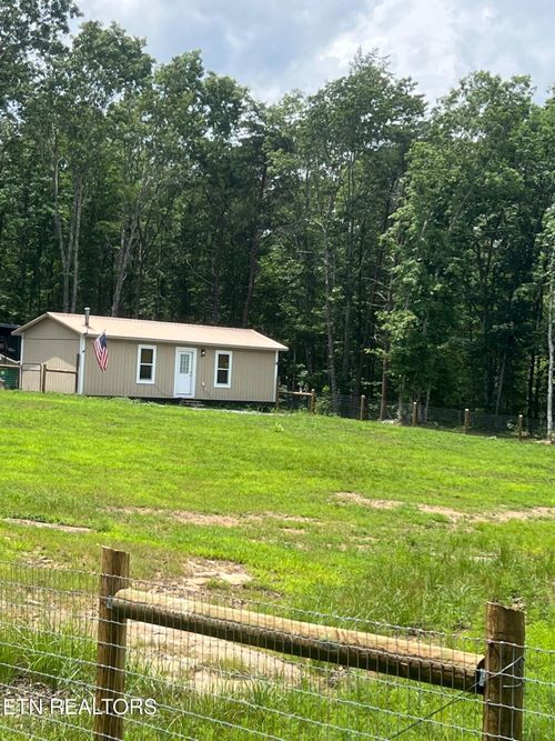 851 Little Hurricane Ln, Monterey, TN, 38574-5091 | Card Image