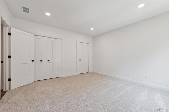 31-1105-Ivyglen-Cir-Bloomfield-Hills-MI-48304-WindowStill-41.jpg | Image 28