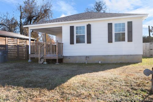 525 W Clay St, Chouteau, OK, 74337-2408 | Card Image