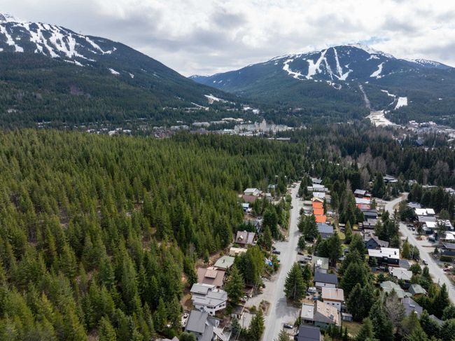 7414 Ambassador (49% Ownership) Crescent, House other with 5 bedrooms, 4 bathrooms and 5 parking in Whistler BC | Image 31
