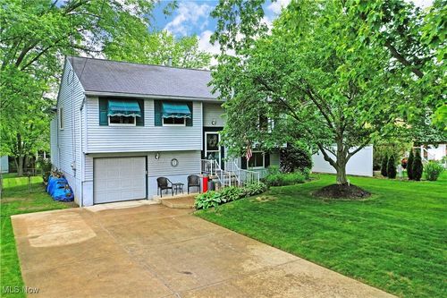 2555 Walnut St, Girard, OH, 44420-3154 | Card Image