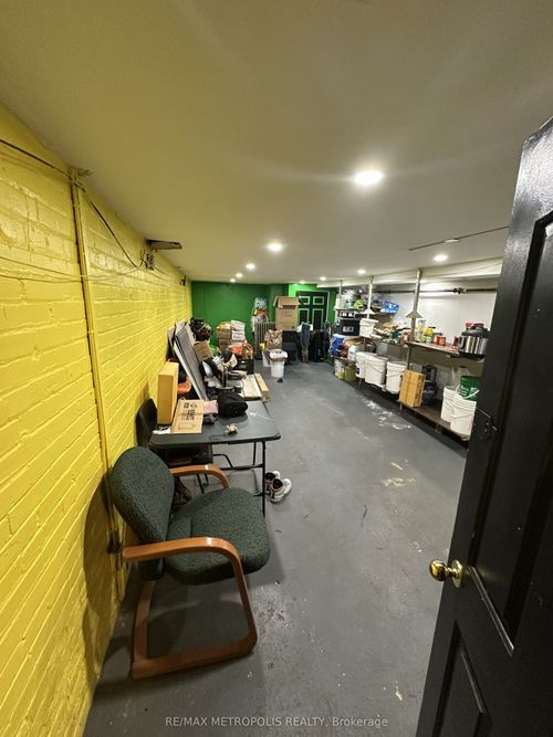 854 Bathurst St, Toronto, ON, M5R3G3 | Card Image