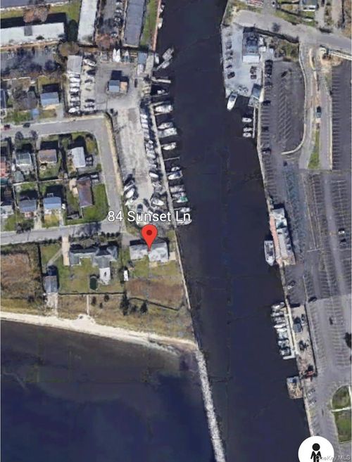 84 Sunset Ln, Patchogue, NY, 11772-3418 | Card Image