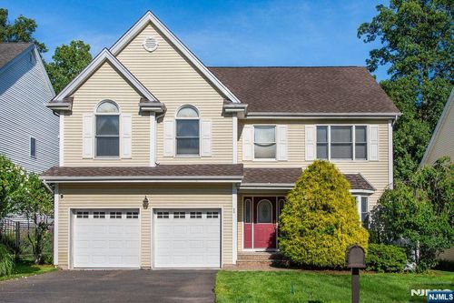 7 Wayne Ct, Waldwick, NJ, 07463-2005 | Card Image