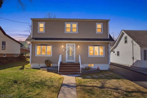 143 Carpenter St, Belleville, NJ, 07109-1586 | Card Image