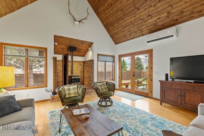 Main House Living Room | Image 10