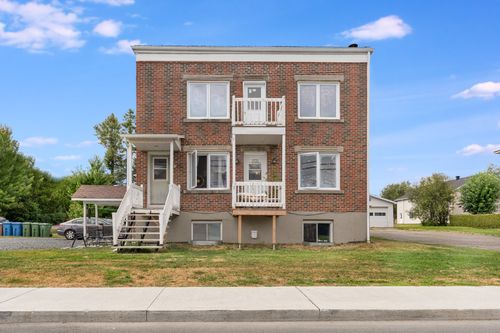 {{alt}} | Card Image