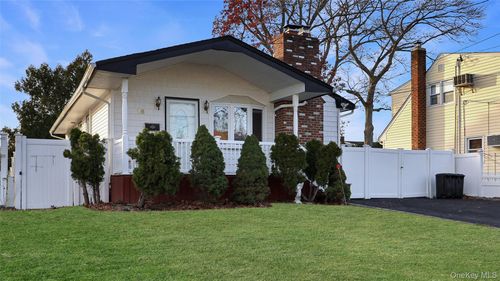 18 W 22nd St, Deer Park, NY, 11729-3922 | Card Image