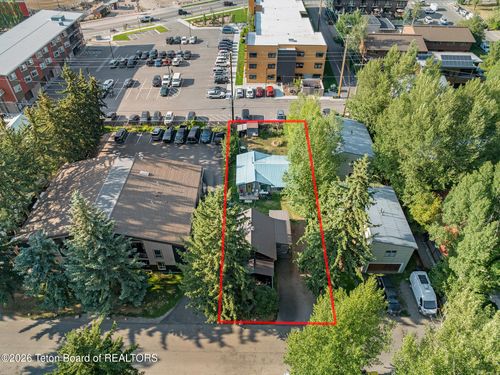 237-235-237 Aspen Dr, Jackson, WY, 83001-8611 | Card Image