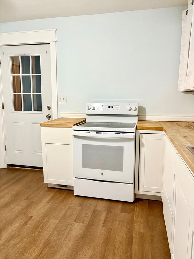 324 Bauer Ave, Home with 6 bedrooms, 2 bathrooms and null parking in Crestline OH | Image 12