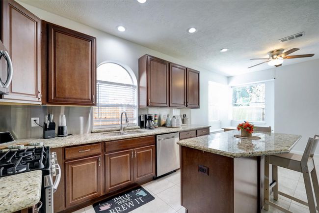 13710 Wheatbridge Dr, House other with 3 bedrooms, 3 bathrooms and 4 parking in Houston TX | Image 12