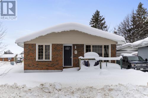 7 Chicora Cres, Sault Ste. Marie, ON, P6A5T1 | Card Image