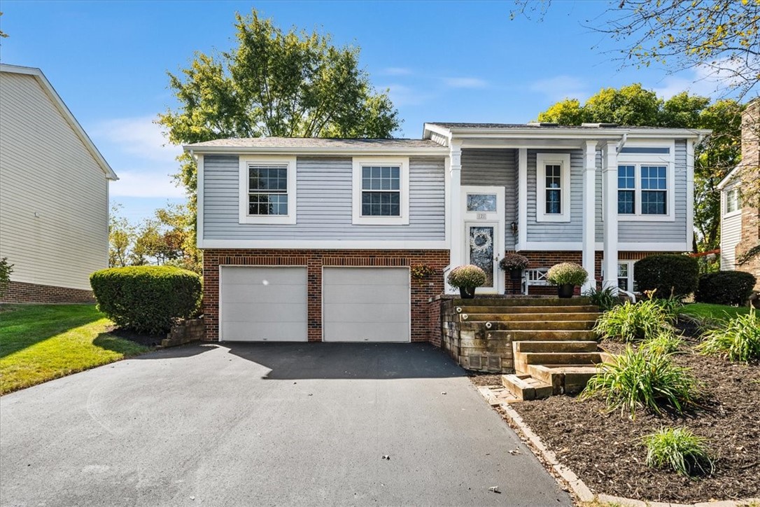 Clearbrook Dr, Cranberry Township, PA 16066