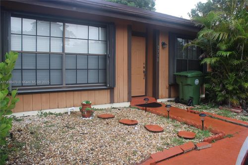 2330 Plum Ct, Pembroke Pines, FL, 33026-1628 | Card Image