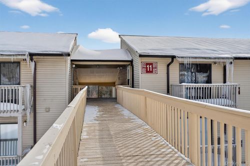 231 Concord Ln, Middletown, NY, 10940-6656 | Card Image