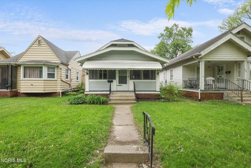 811 Geneva Ave, Toledo, OH, 43609-3037 | Card Image