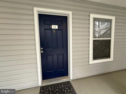 2-b5-3179 Summit Square Dr, OAKTON, VA, 22124-2868 | Card Image