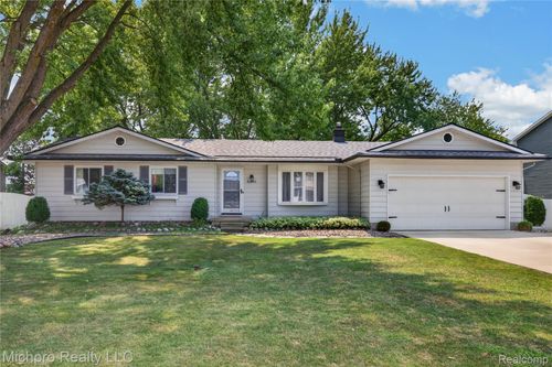 8404 Bellechasse Ct, Davison, MI, 48423-2109 | Card Image