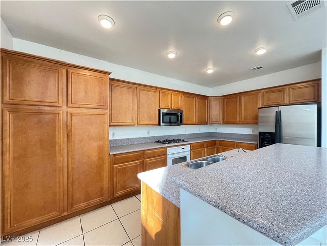 1581 Boundary Peak Way, House other with 5 bedrooms, 3 bathrooms and null parking in Las Vegas NV | Image 13