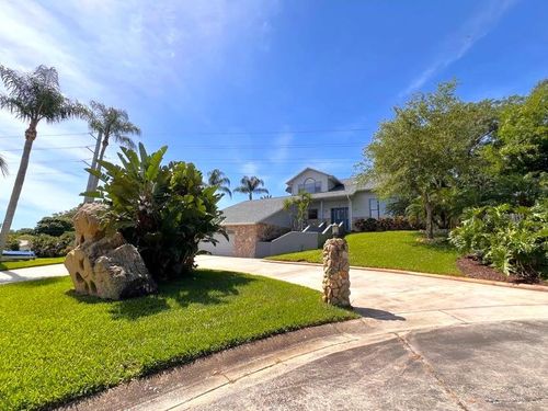 9 Point View Pl, Cocoa, FL, 32926-8776 | Card Image