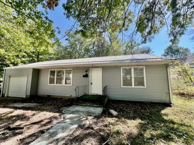 105 N Hughes Street, House other with 2 bedrooms, 1 bathrooms and null parking in Windsor MO | Image 1