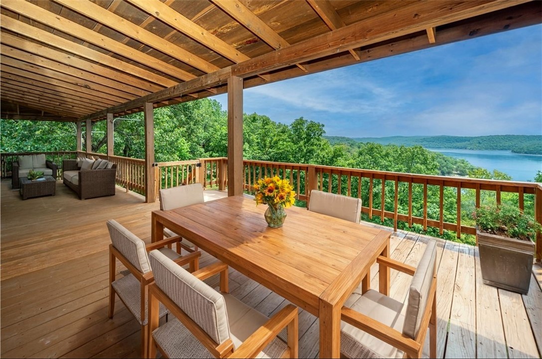 Hillcrest Rd, Eureka Springs, AR 72631