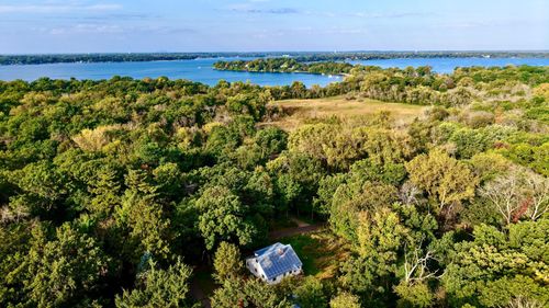 1810 Moccasin Ave, Mahtomedi, MN, 55115-1408 | Card Image