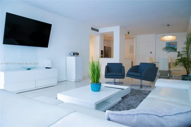APT-1614 - 5601 Collins Ave, Home with 2 bedrooms, 2 bathrooms and null parking in Miami Beach FL | Image 9