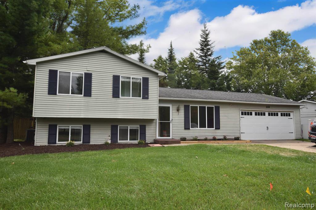Lindenwood Dr, Linden, MI 48451