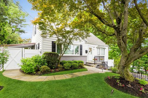 309 Chatterton Pkwy, Hartsdale, NY, 10530-1815 | Card Image