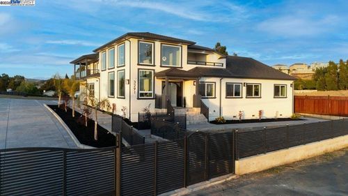 3291 D St, Hayward, CA, 94541-4585 | Card Image