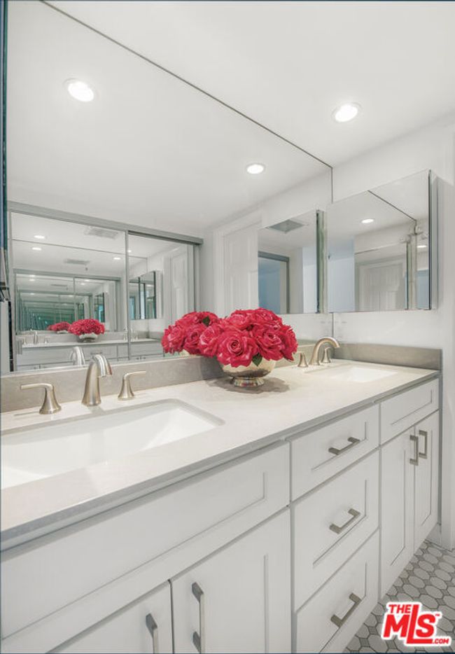 38 Sea Island Dr, Condo with 2 bedrooms, 2 bathrooms and 2 parking in Newport Beach CA | Image 18