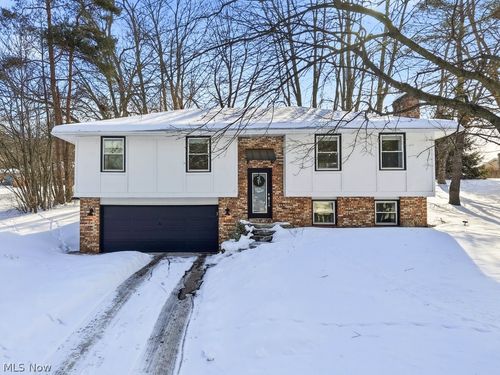 946 Norwich Ave Nw, Massillon, OH, 44646-3049 | Card Image