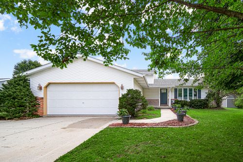 585 Lake Park Dr, Valparaiso, IN, 46385 | Card Image