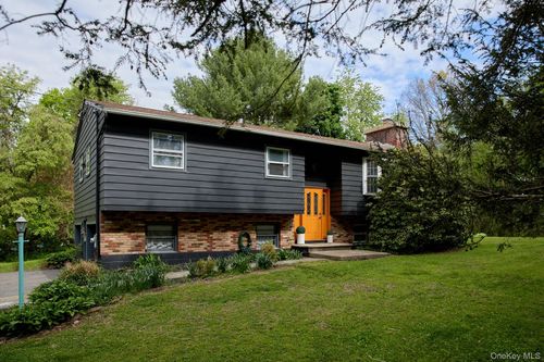 3 Tiiu Dr, New Paltz, NY, 12561-4024 | Card Image