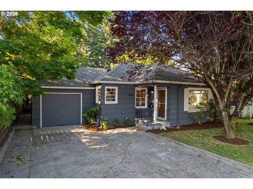 9218 Se Washington St, Portland, OR, 97216-2152 | Card Image