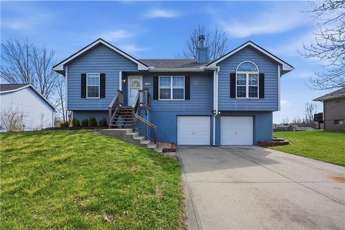 1305 Stonecrest Dr, Kearney, MO, 64060-7583 | Card Image