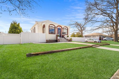 1517 10th St, West Babylon, NY, 11704-3835 | Card Image