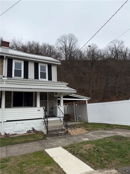 606 6th Ave, Ford City, PA, 16226-1041 | Card Image