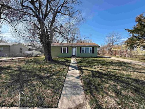 2004 Elmdale Ave, Junction City, KS, 66441-4523 | Card Image