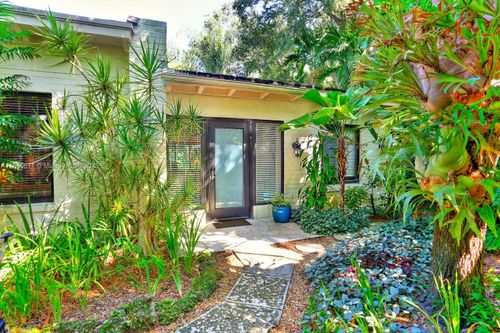 2035 Tigertail Ave, Coconut Grove, FL, 33133-3241 | Card Image