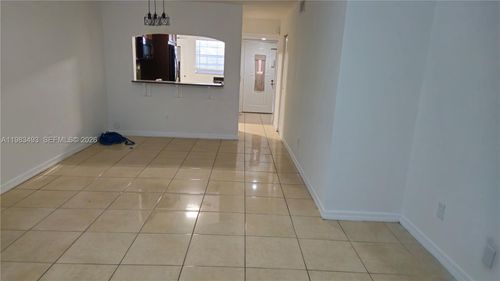 101-2-426 Ne 210th Circle Ter, Miami, FL, 33179-1850 | Card Image