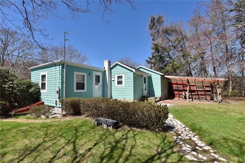 58 Vaucluse Ave, Middletown, RI, 02842-5743 | Card Image