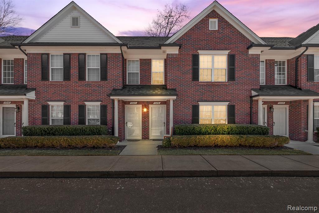 Manchester Ave, Shelby Township, MI 48316