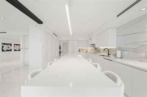 11j-9999 Collins Ave, Bal Harbour, FL, 33154 | Card Image