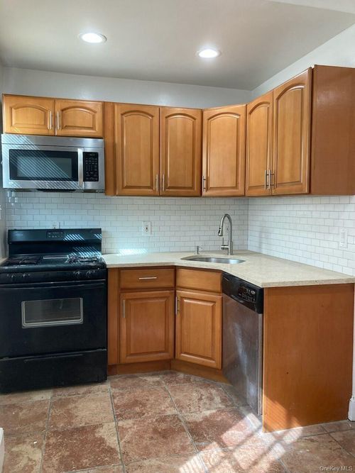 340 Bedford Ave, Uniondale, NY, 11553-1828 | Card Image