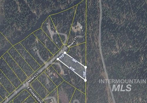 28 Miners Ct, Cascade, ID, 83611-5204 | Card Image