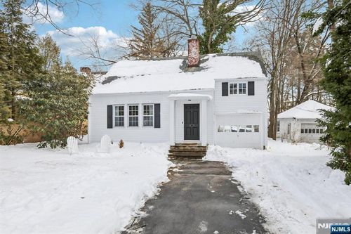 11 S Monroe St, Ridgewood, NJ, 07450-3721 | Card Image