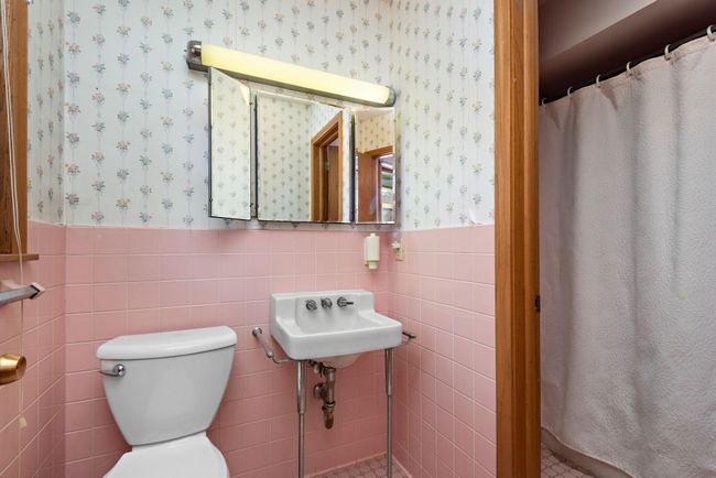 Vintage Primary/Owner's Full Walk-Through Bathroom with additional 1/2 bathroom! | Image 27