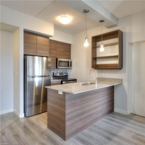 808-318 Spruce Street, Waterloo, ON, N2L0E9 | Card Image